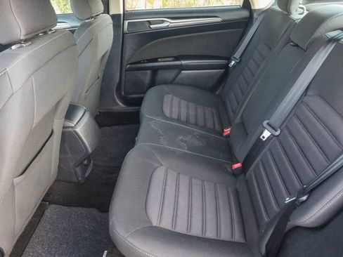 Used 2017 Ford Fusion SE FWD image 36