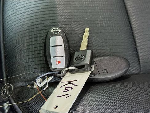 Used 2024 Nissan Titan PRO-4X image 32