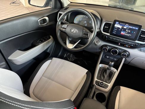 Used 2025 Hyundai Venue SEL FWD image 34