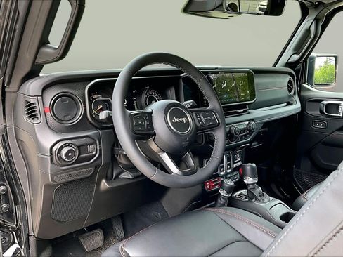 Used 2025 Jeep Wrangler Rubicon AWD/4WD image 18