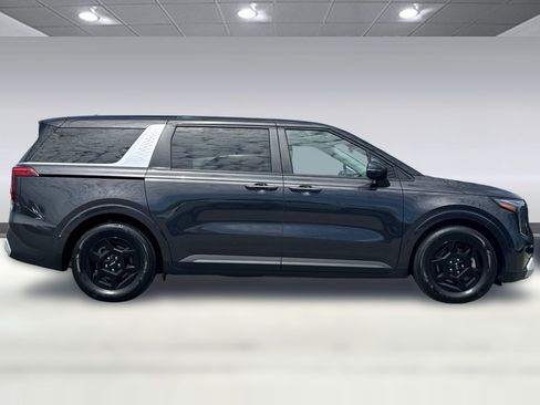 Used 2026 Kia Carnival FWD image 8
