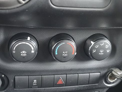 Used 2012 Jeep Wrangler Unlimited Sport image 27