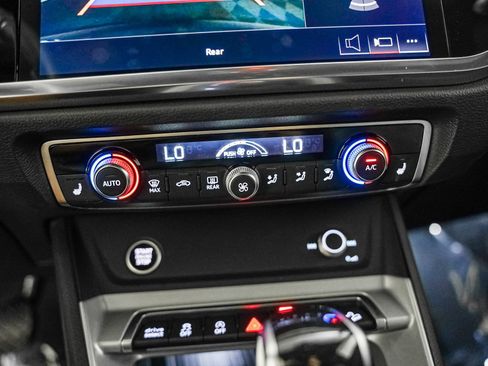 Used 2024 Audi Q3 2.0T Premium image 22