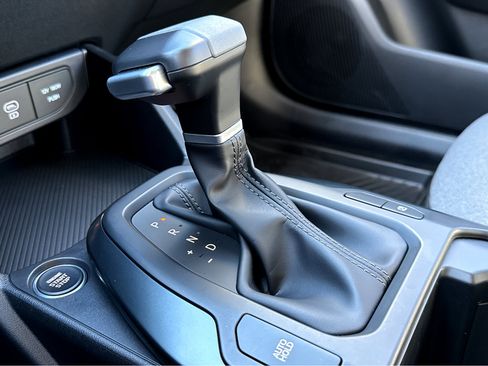 Used 2025 Kia K4 LXS image 19