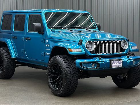 Used 2024 Jeep Wrangler Unlimited Sahara AWD/4WD image 7