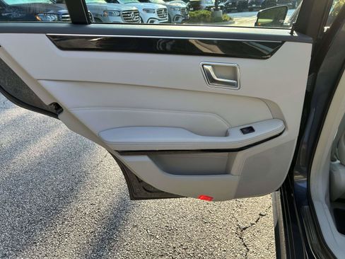 Used 2014 Mercedes-Benz E 350 Sedan image 23