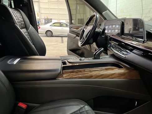 Used 2023 Cadillac Escalade Sport Platinum AWD/4WD image 39