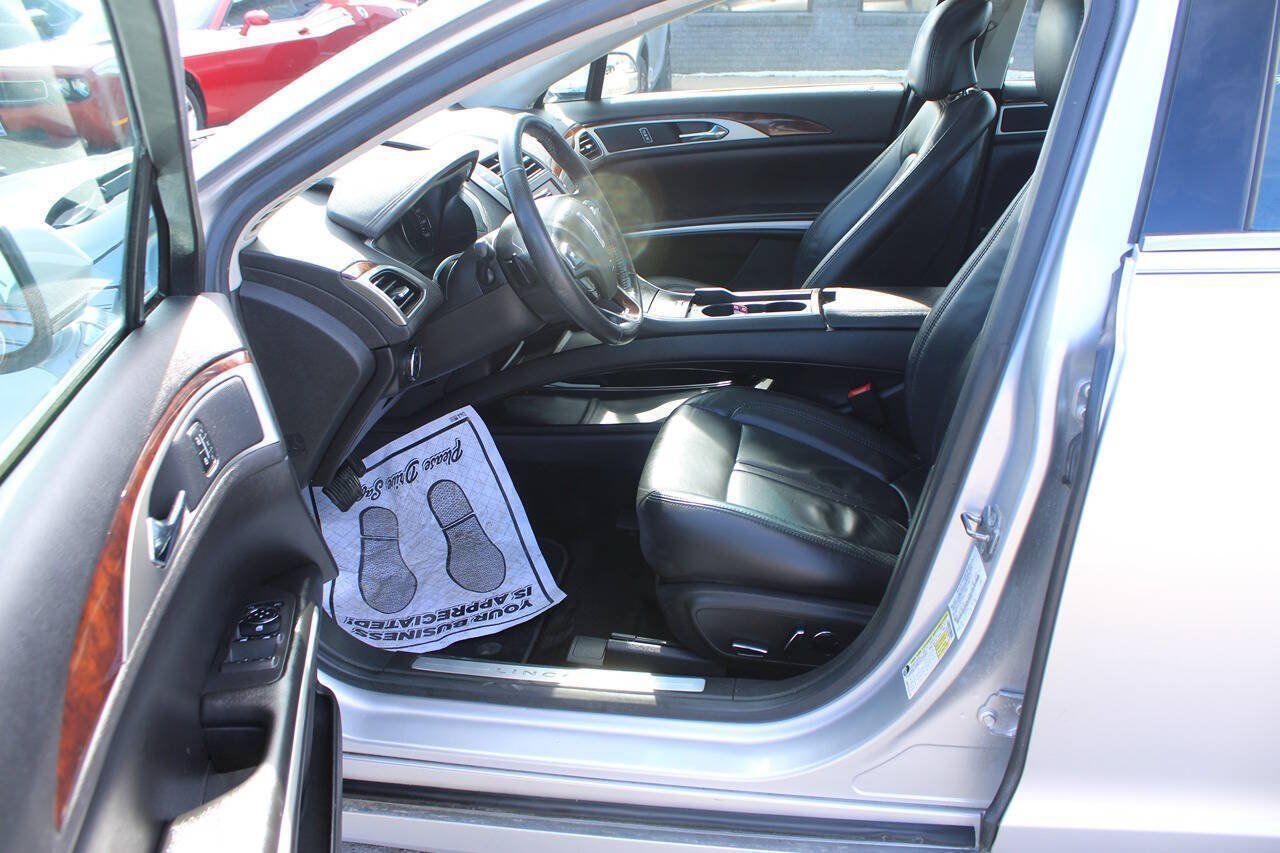 Used 2013 Lincoln MKZ FWD image 11