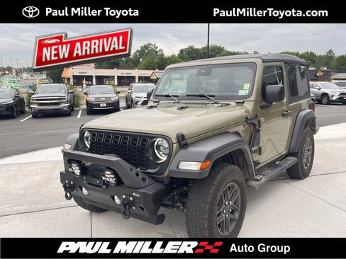 Used 2025 Jeep Wrangler Sport AWD/4WD image 1