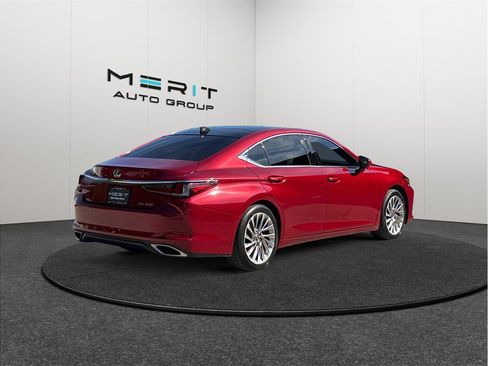 Used 2021 Lexus ES 350 Ultra Luxury w/ Accessory Package 2 FWD image 9