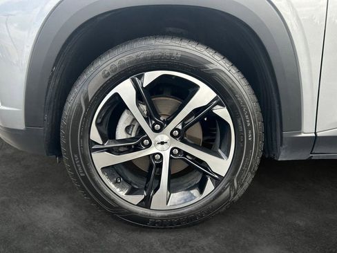 Used 2025 Chevrolet Trax RS w/ Driver Confidence Package FWD image 5