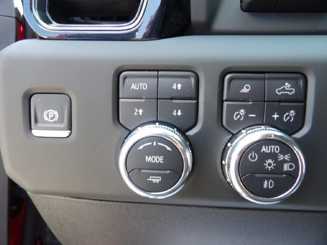 Used 2025 GMC Sierra 3500 AT4 w/ AT4 Premium Plus Package AWD/4WD image 27