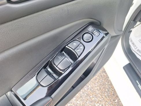 Used 2024 Nissan Altima 2.5 SR FWD image 11