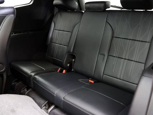 Certified 2025 Buick Enclave Avenir image 12