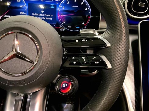 Used 2025 Mercedes-Benz C 43 AMG 4MATIC Sedan image 23