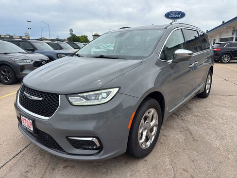 Used 2021 Chrysler Pacifica Limited w/ Premium & Safety Sphere Group AWD/4WD image 1