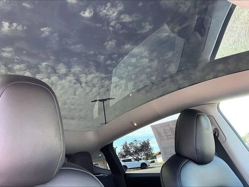 Used 2021 Tesla Model Y Long Range AWD/4WD image 21