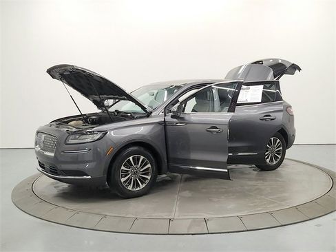 Used 2021 Lincoln Nautilus Reserve image 12