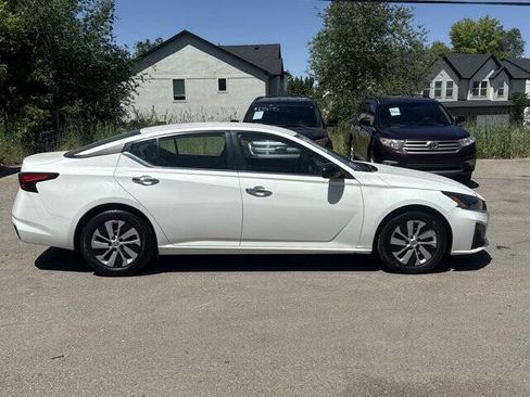 Used 2024 Nissan Altima 2.5 S FWD image 3