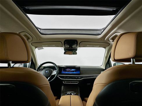 Certified 2024 BMW X7 xDrive40i w/ Premium Package image 23