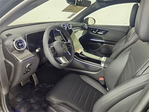 Used 2025 Mercedes-Benz GLC 300 4MATIC image 9