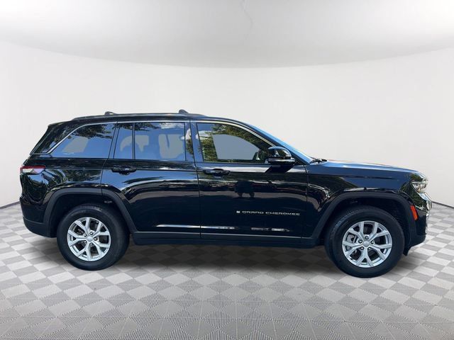 Used 2023 Jeep Grand Cherokee Limited AWD/4WD image 4