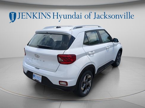 New 2025 Hyundai Venue SEL FWD image 3