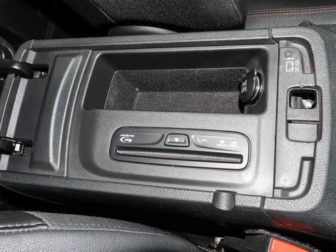 Used 2018 Dodge Durango R/T w/ Technology Group RWD image 35