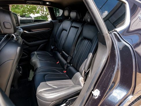 Used 2019 Maserati Levante S GranLusso image 36