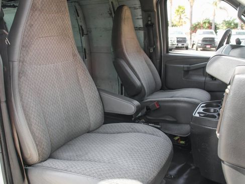 Used 2017 Chevrolet Express 2500 Extended image 31