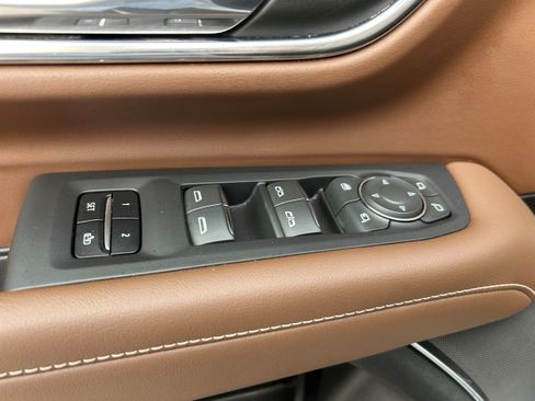 Used 2023 Chevrolet Tahoe High Country AWD/4WD image 16