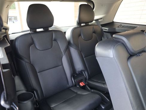 Used 2018 Volvo XC90 T5 Momentum w/ Momentum Plus Package FWD image 25