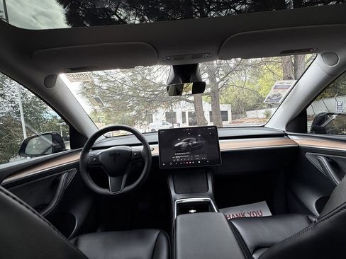 Used 2024 Tesla Model Y Long Range image 17