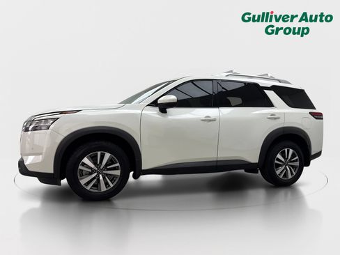 Used 2022 Nissan Pathfinder SL FWD image 2