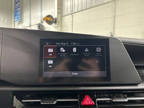 Used 2025 Kia Niro LX FWD image 16