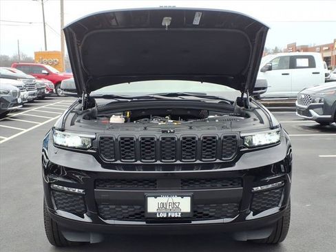 Used 2023 Jeep Grand Cherokee L Limited w/ Black Appearance Package image 33