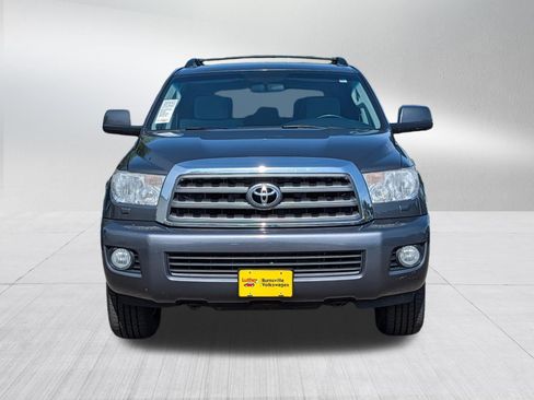 Used 2017 Toyota Sequoia SR5 AWD/4WD image 2