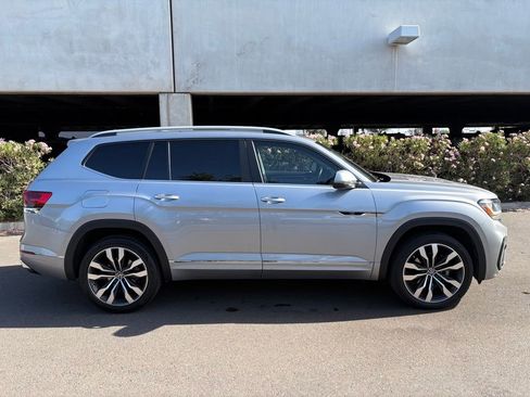 Used 2021 Volkswagen Atlas SEL R-Line FWD image 3