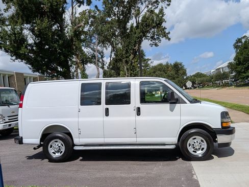 Used 2025 Chevrolet Express 2500 w/ Driver Convenience Package RWD image 4