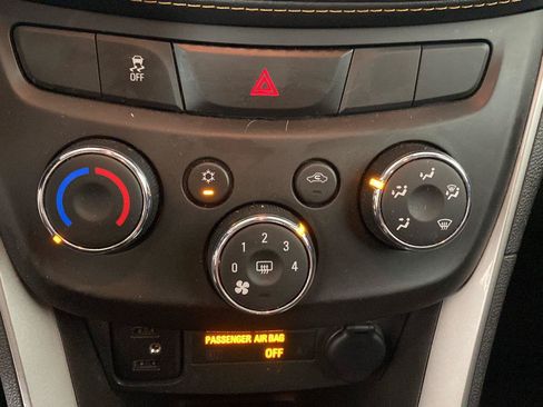 Used 2020 Chevrolet Trax LS w/ Tint and Cruise Package FWD image 3