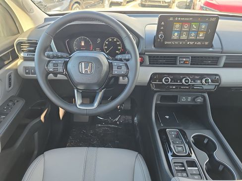 New 2025 Honda Pilot Touring image 12