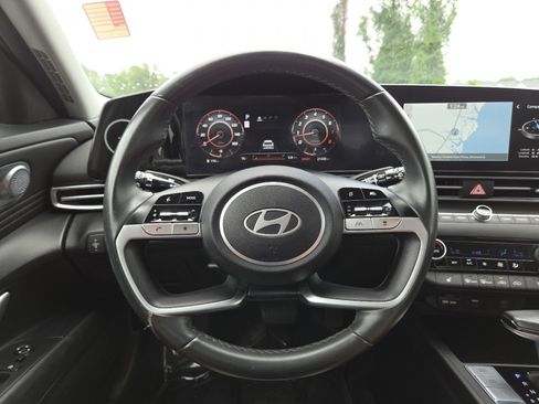Used 2025 Hyundai Elantra SEL FWD image 31