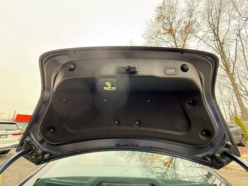 Used 2016 Jaguar XJ R-Sport image 22