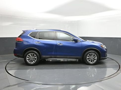Used 2017 Nissan Rogue SV AWD/4WD image 11