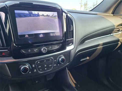 Used 2023 Chevrolet Traverse LT image 32
