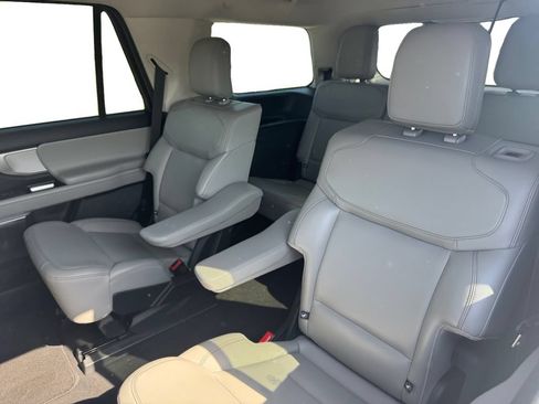Used 2025 Ford Expedition Active AWD/4WD image 13