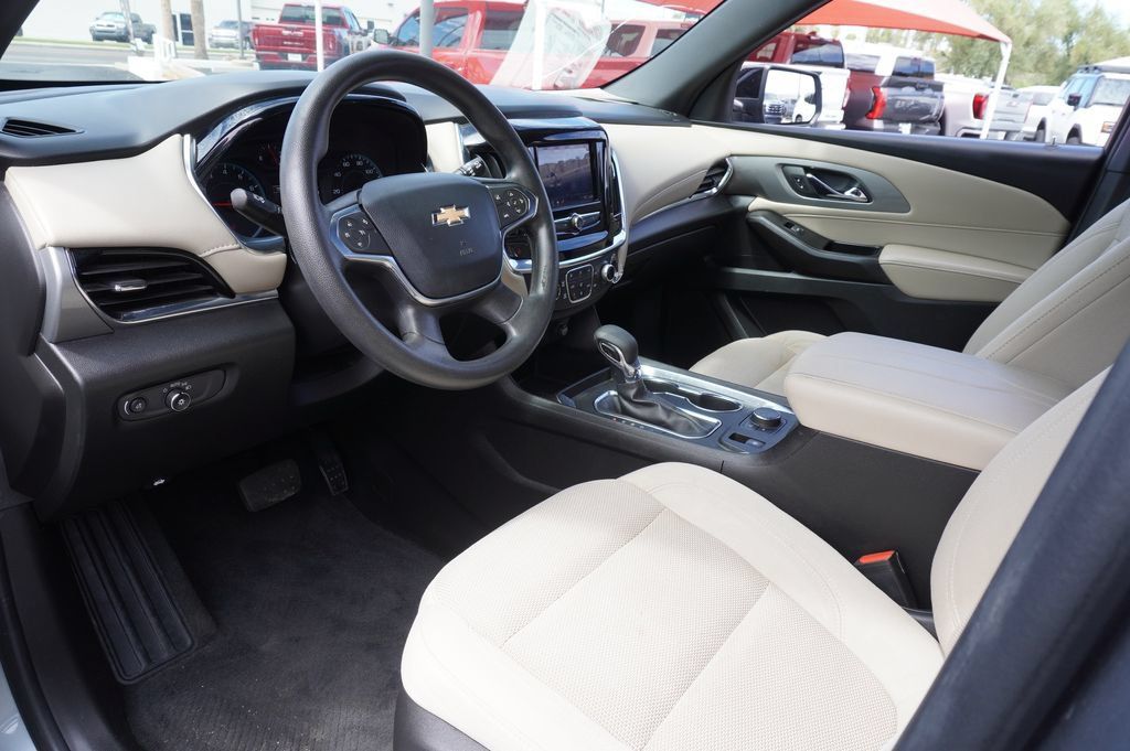 Certified 2023 Chevrolet Traverse LS FWD image 17