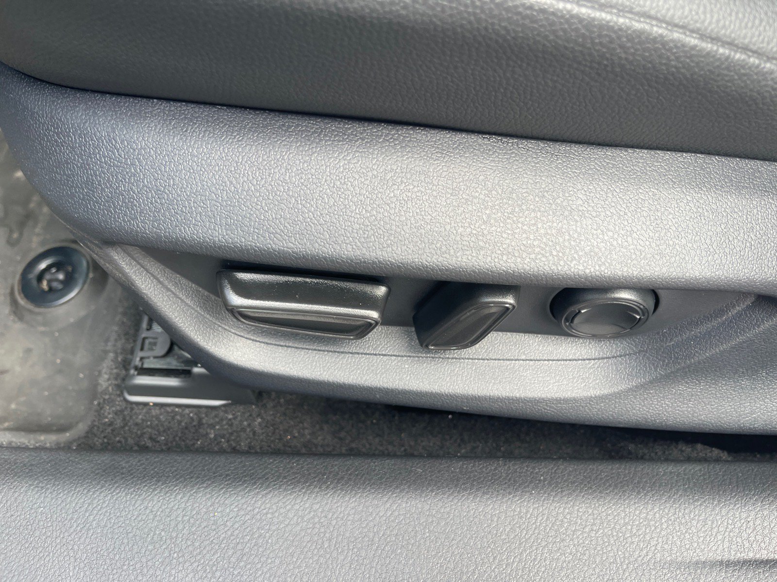 Used 2026 Toyota Camry XLE w/ Premium Plus Package FWD image 9