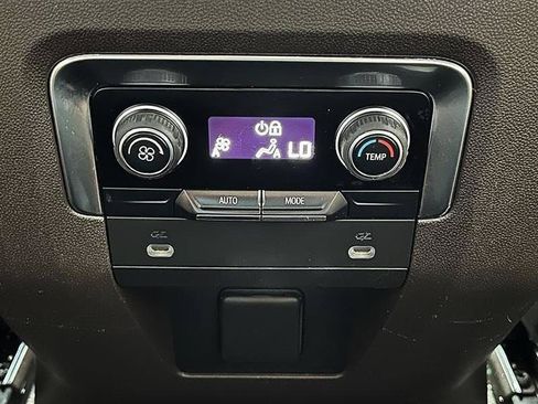 Used 2022 Chevrolet Suburban LT RWD image 45