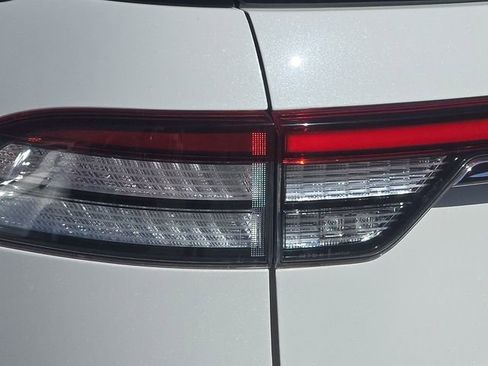 Used 2023 Lincoln Aviator Reserve w/ Equipment Group 201A image 10